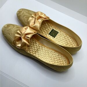 Daniel Green Tapestry embroidered shoes. Gold/mustard with bow. Size 7.5